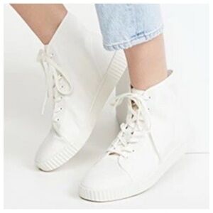 VINCE WOLFE HIGHTOP WHITE CANVAS SNEAKER